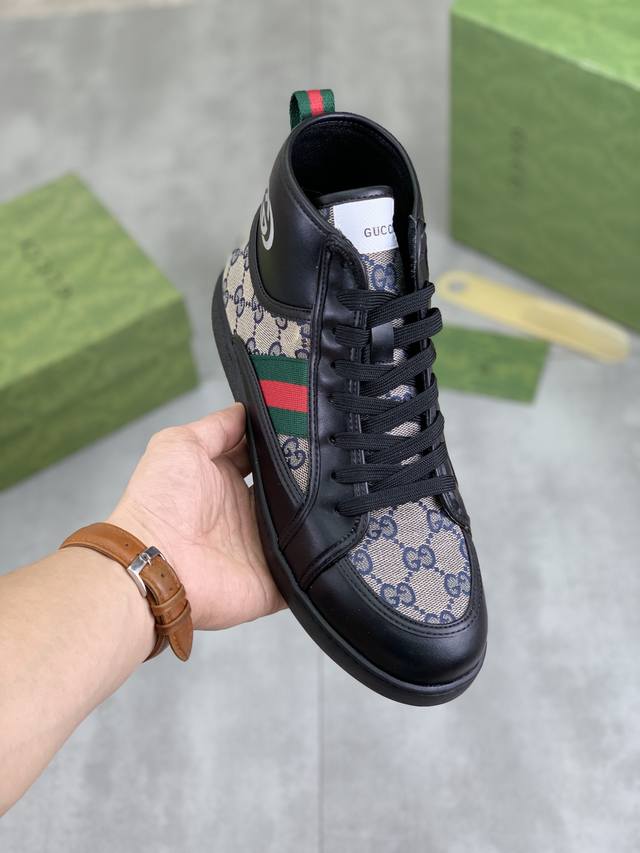 工厂价 实价 古驰 Gucci 经典时尚高帮男鞋，专柜同步，做工精致，搭色精美，鞋面采用原版柔软双g小牛皮古奇织带头层猪皮内里猪皮垫脚 按原版调制的楦头不管上脚